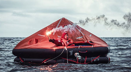 Liferaft-Rakit-Pelampung-Keselamatan-kapal